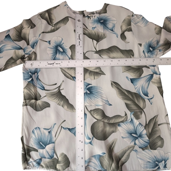 Blue and Green Short Sleeve Blouse with Watercolor Floral Design - Picture 3 of 4